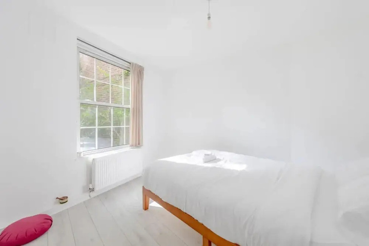 Room 4 of 12