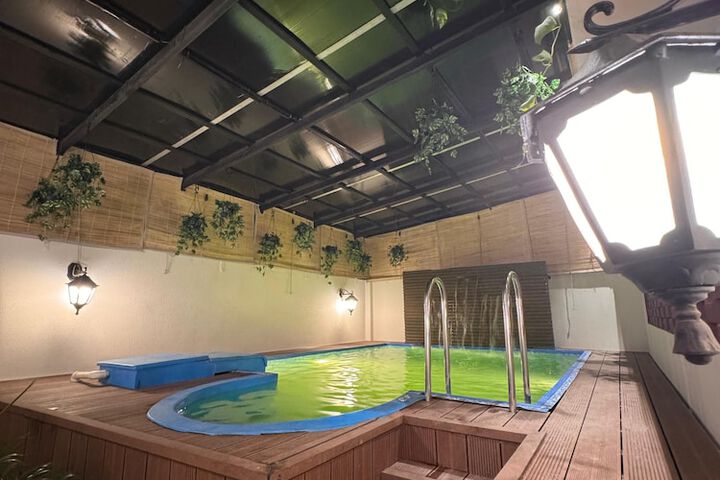 Pool 28 of 37