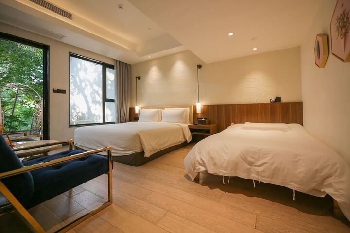 Room 7 of 32
