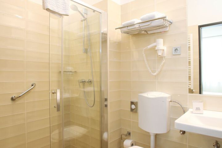 Room 100 of 139