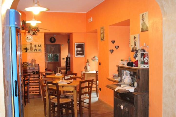 Lounge 13 of 23