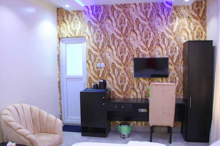 Room 7 of 15
