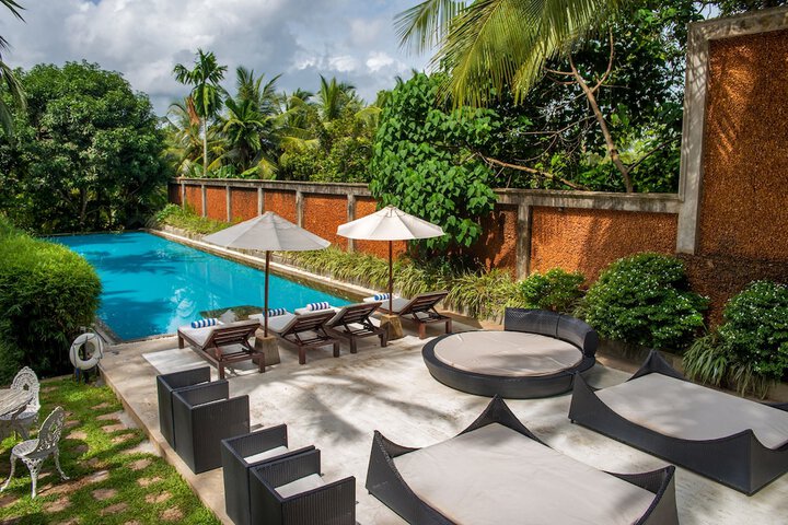 Pool Hotel