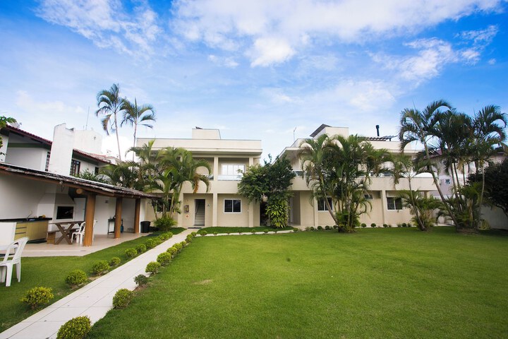 Hotel Exterior 82 of 85