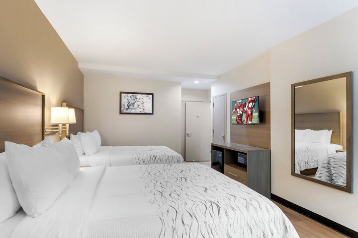 1 Queen Bed (13 of 13)