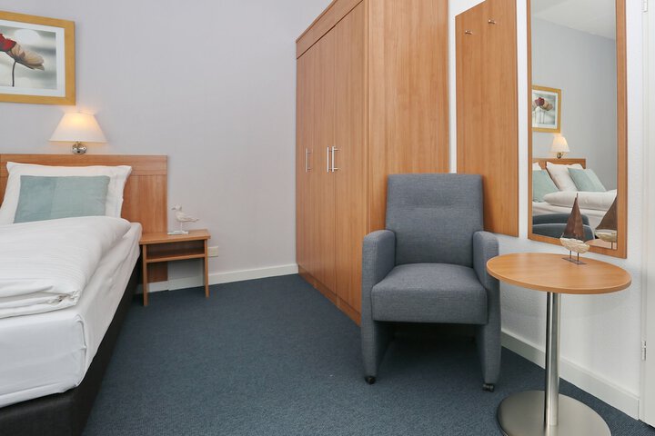 Room 4 of 40