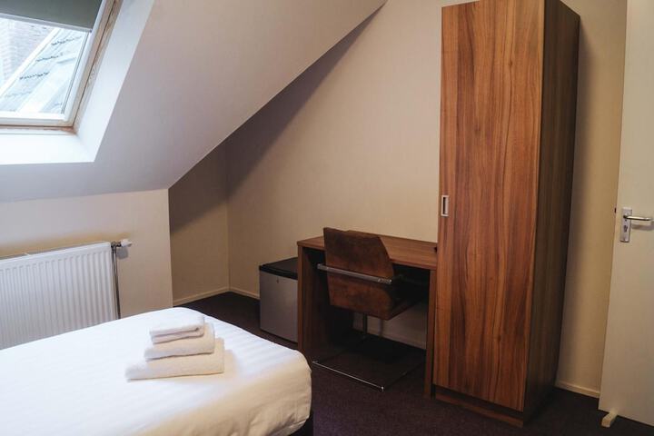 Room 11 of 45