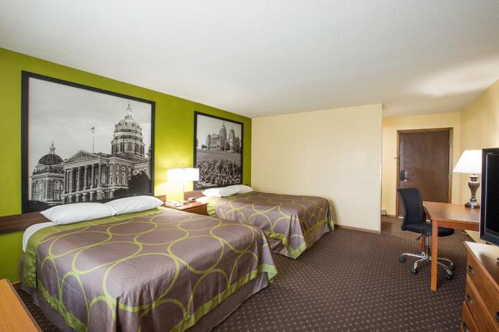 1 Queen Bed (2 of 14)