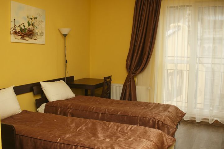 Room 16 of 60