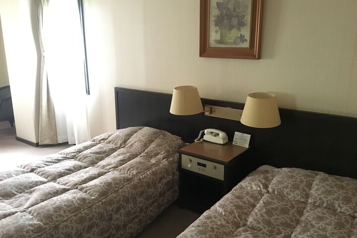 Room 10 of 42