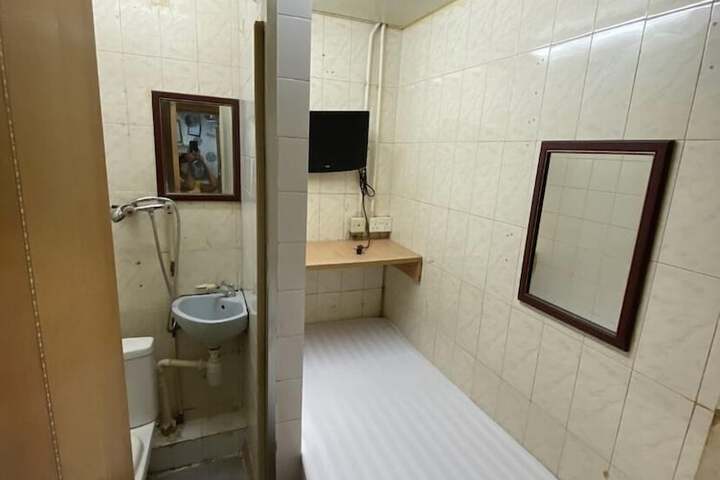 Room 27 of 56
