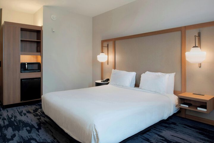 Room 10 of 27
