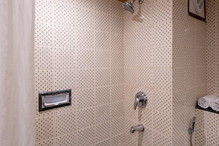 Room 16 of 33