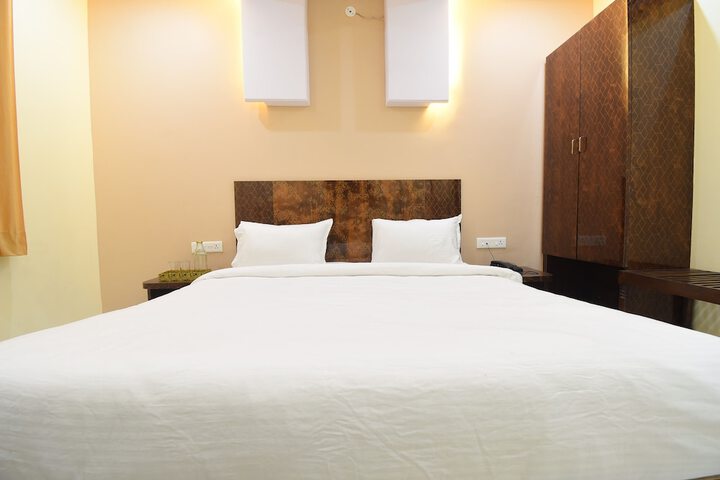 Room 4 of 6