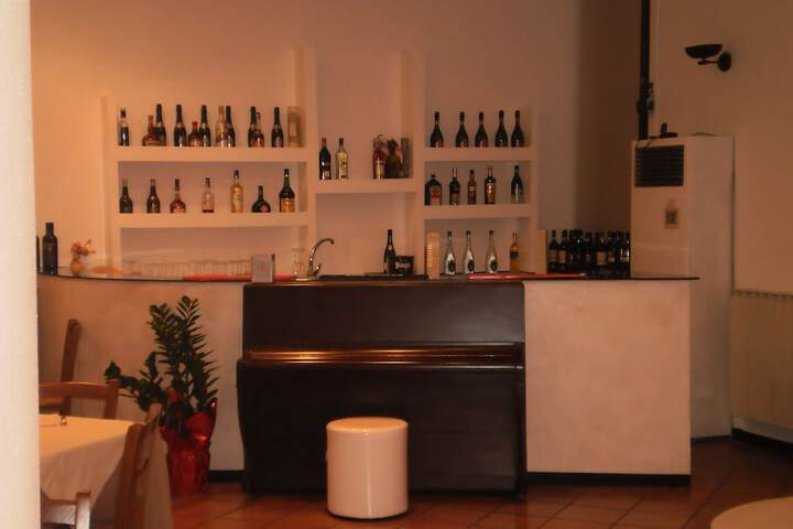 Lounge 21 of 23