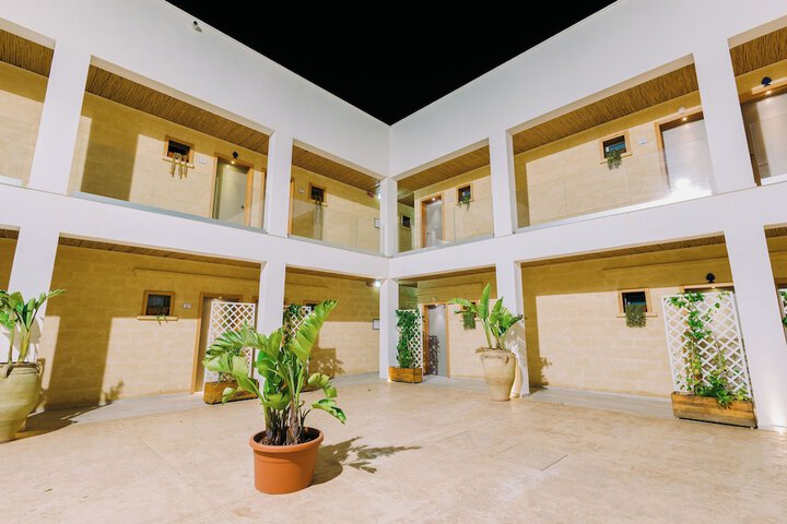 Hotel Exterior 84 of 89