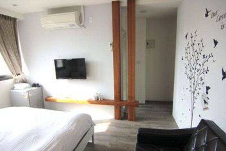 Room 16 of 37