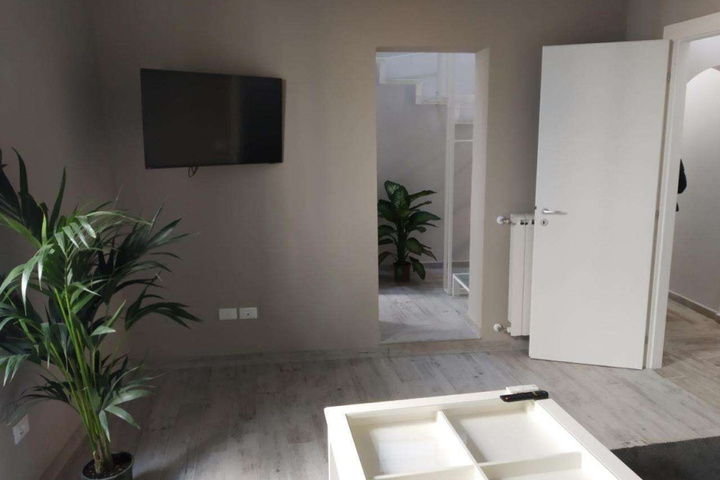 Room 9 of 14
