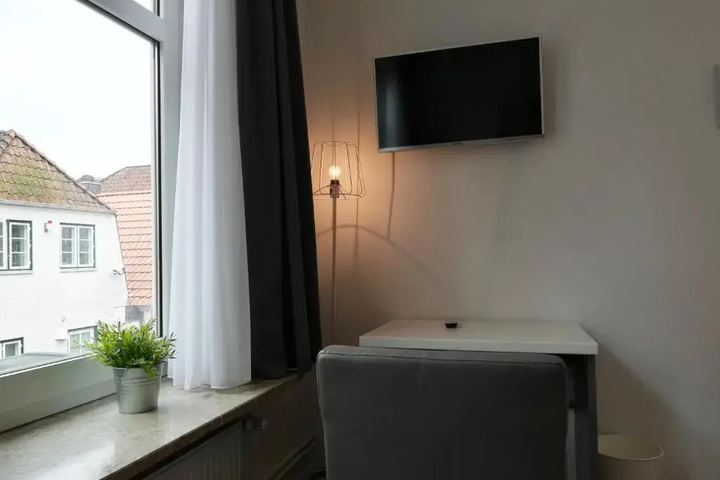 Room 3 of 20