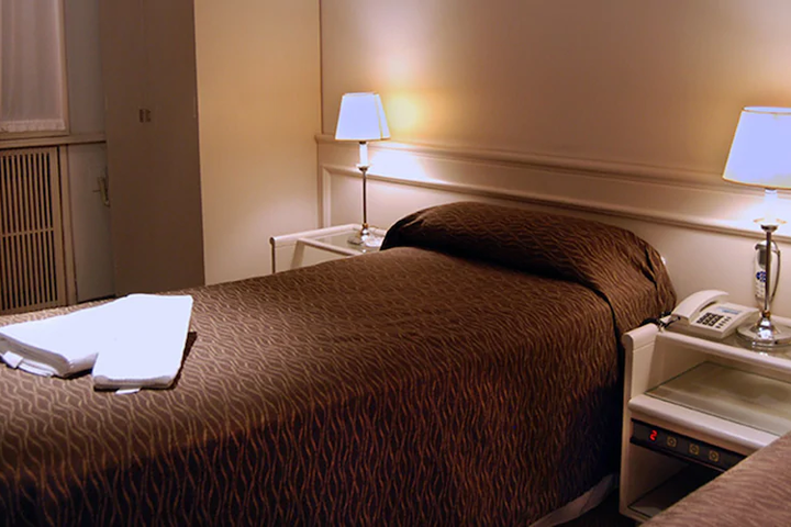 Room 4 of 5