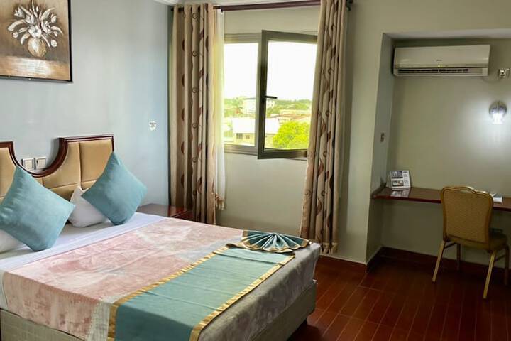 Room 4 of 33