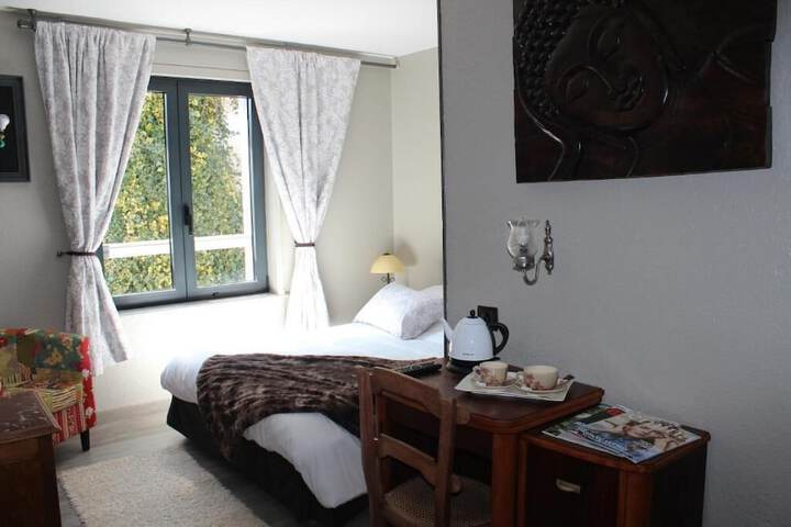 Room 2 of 9
