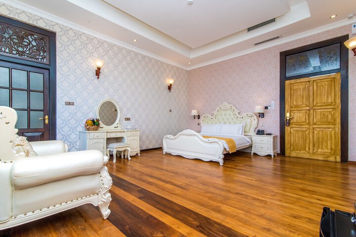 Room 7 of 72