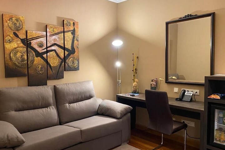 Room 11 of 48