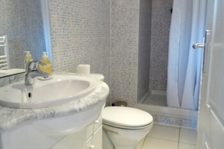 Room 2 of 28