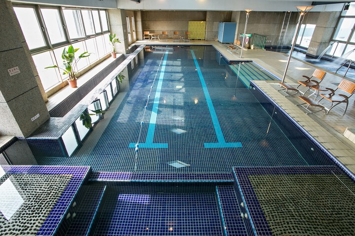 Pool 44 of 100