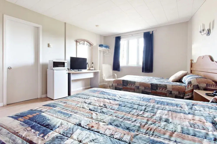 Room 2 of 12