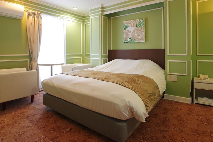 Room 5 of 27