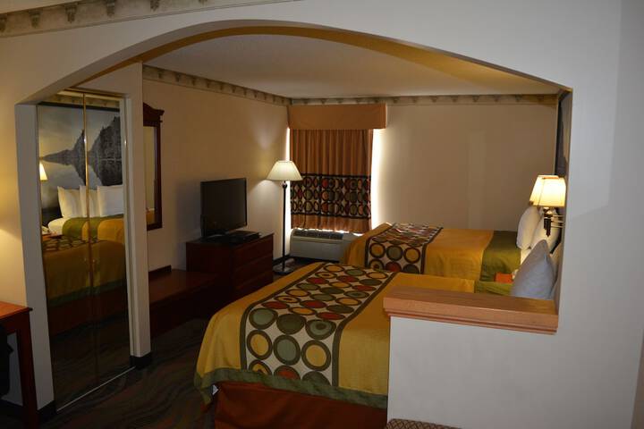 1 Queen Bed Mobility Accessible Studio Suite Bathtub with Grab Bars (28 of 28)