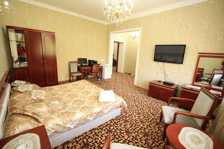 Room 11 of 11