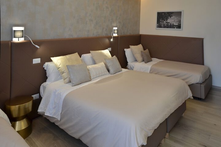Room 16 of 64