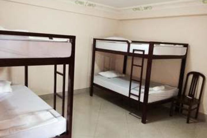 Room 28 of 68
