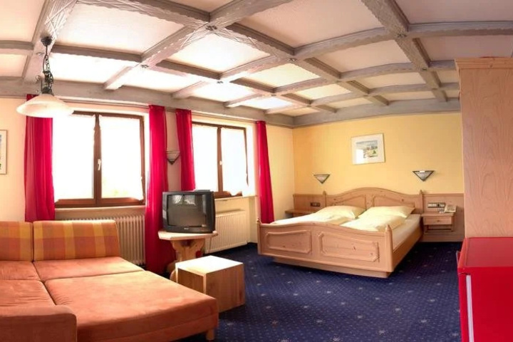 Room 32 of 41