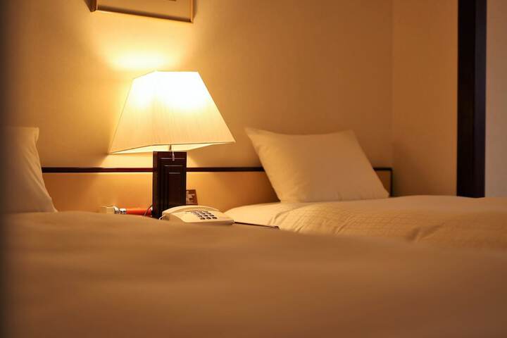 Room 4 of 40