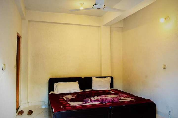 Room 13 of 19