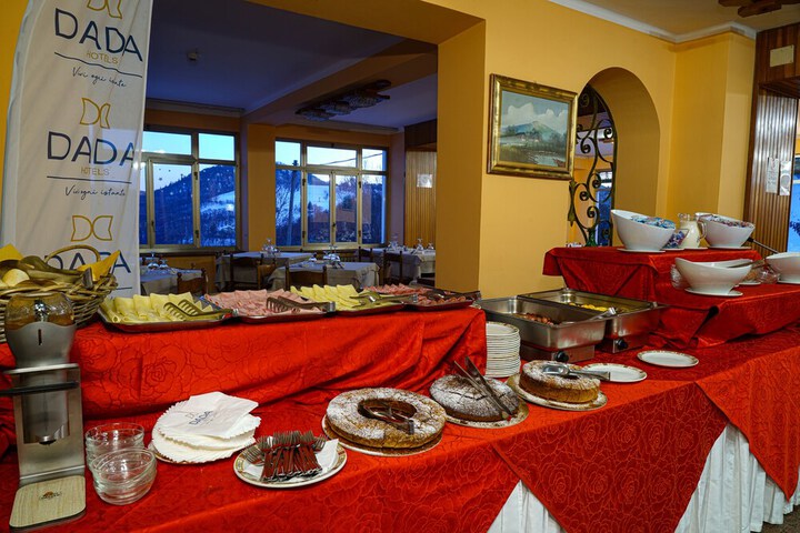 Dining 25 of 50