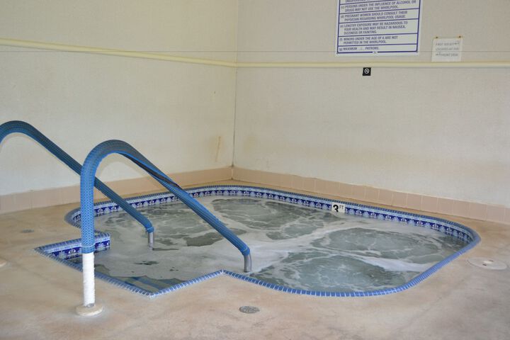 Indoor spa tub