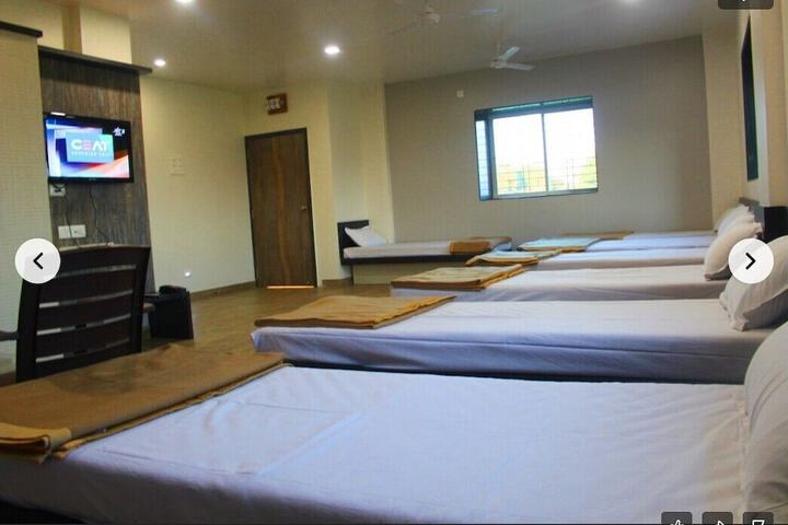 Room 3 of 34