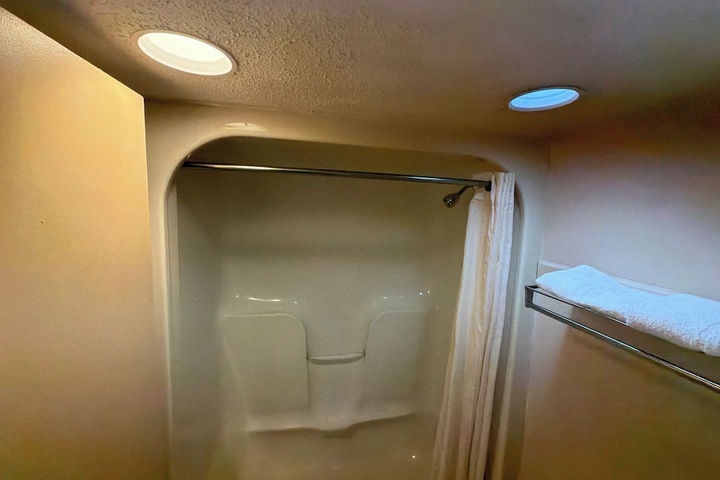 Room 21 of 38