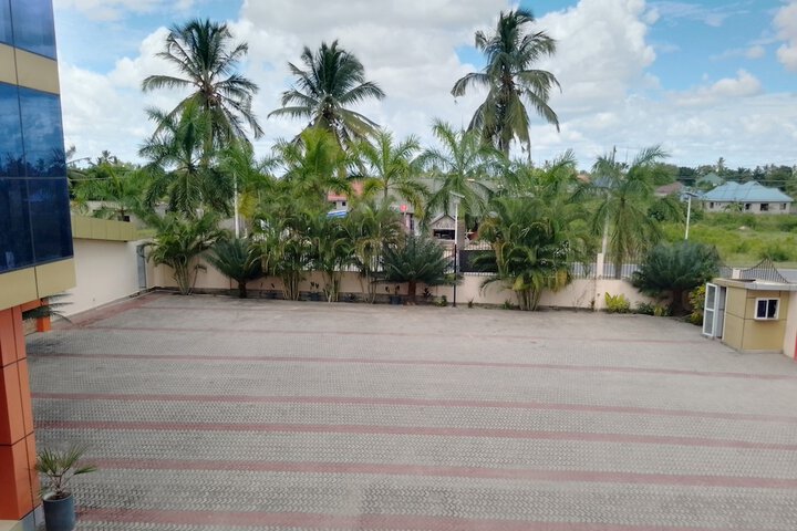 Property Grounds 23 of 23