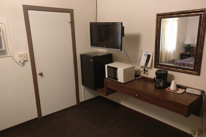 Room 2 of 32