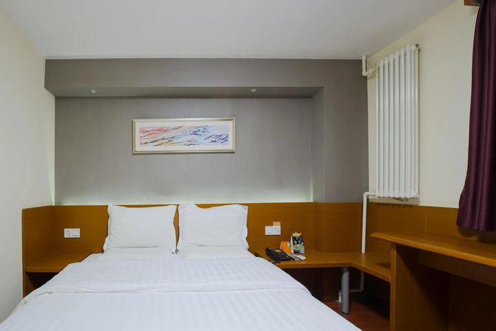 Room 5 of 28