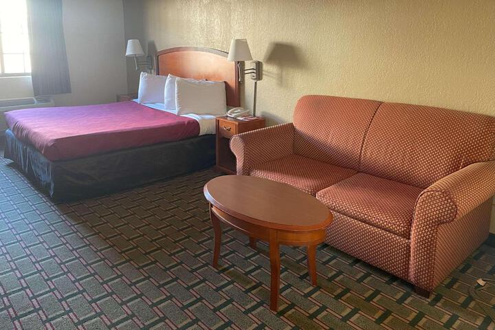 1 King Bed (3 of 23)
