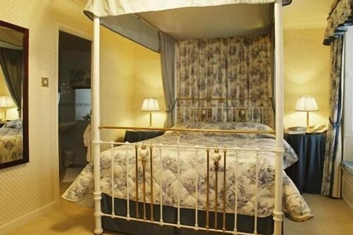 Room 14 of 33