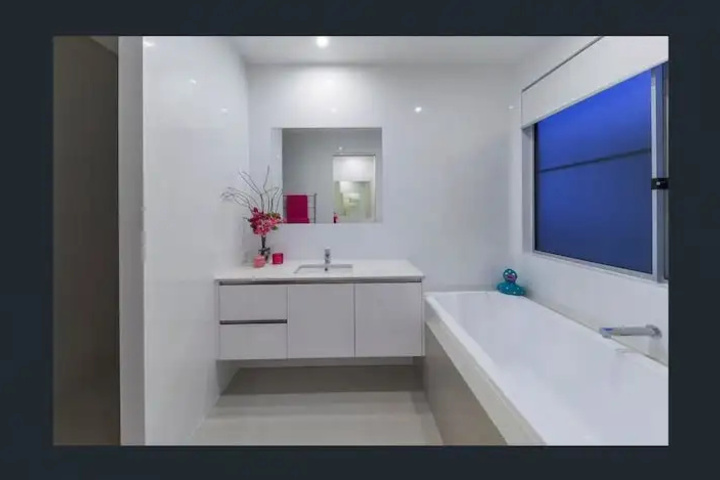 Room 5 of 16