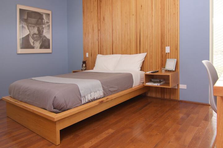 Room 12 of 80
